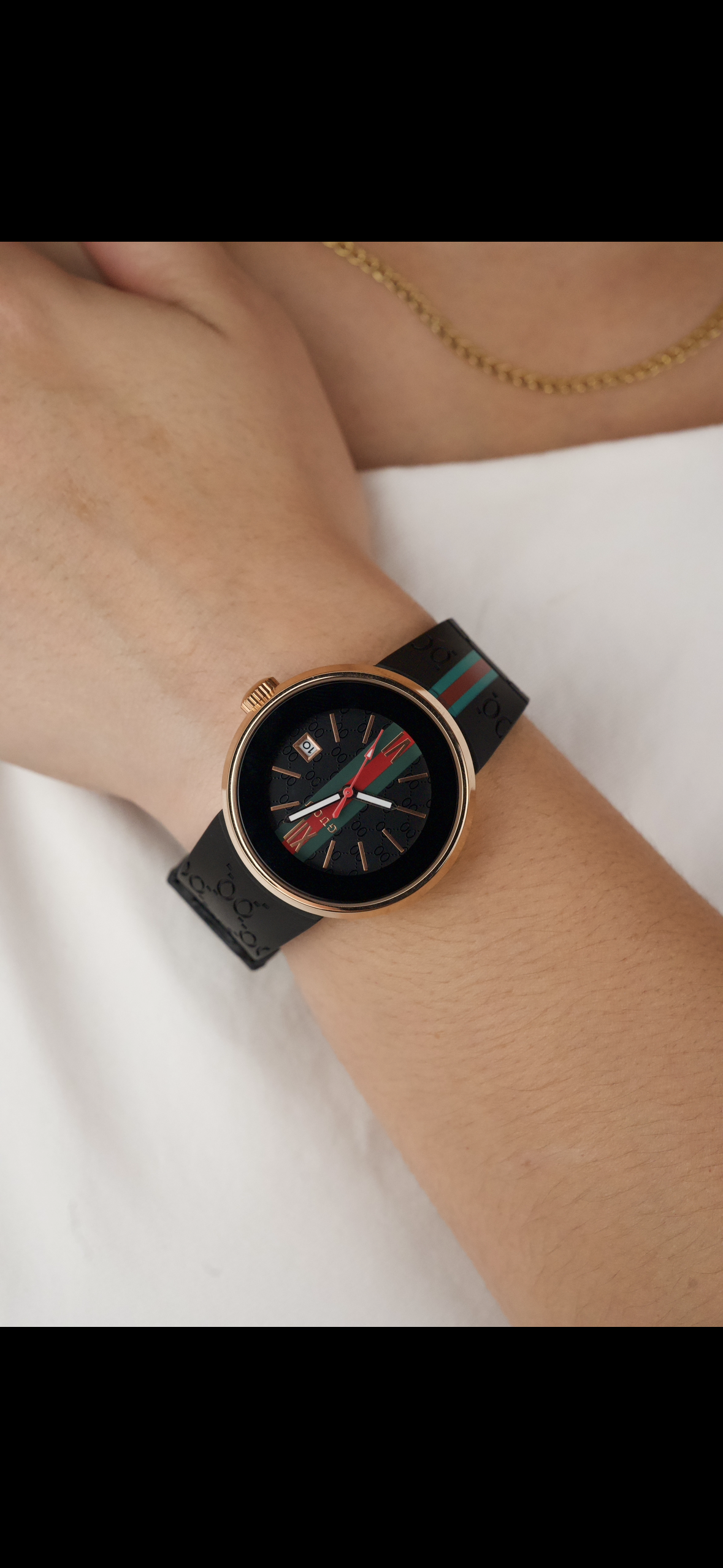 GUOU 8192 quartz watch with a black dial and silicone strap