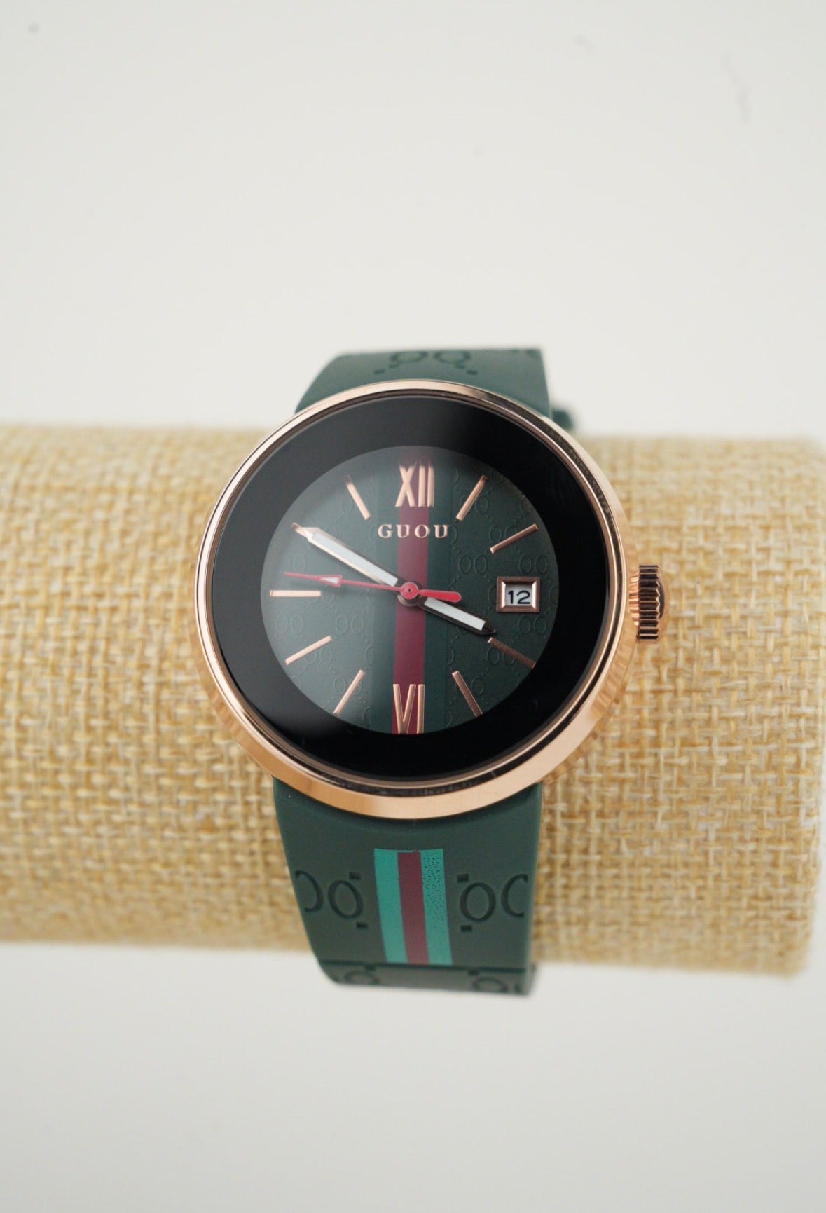 GUOU 8192 quartz watch with a green dial and silicone strap