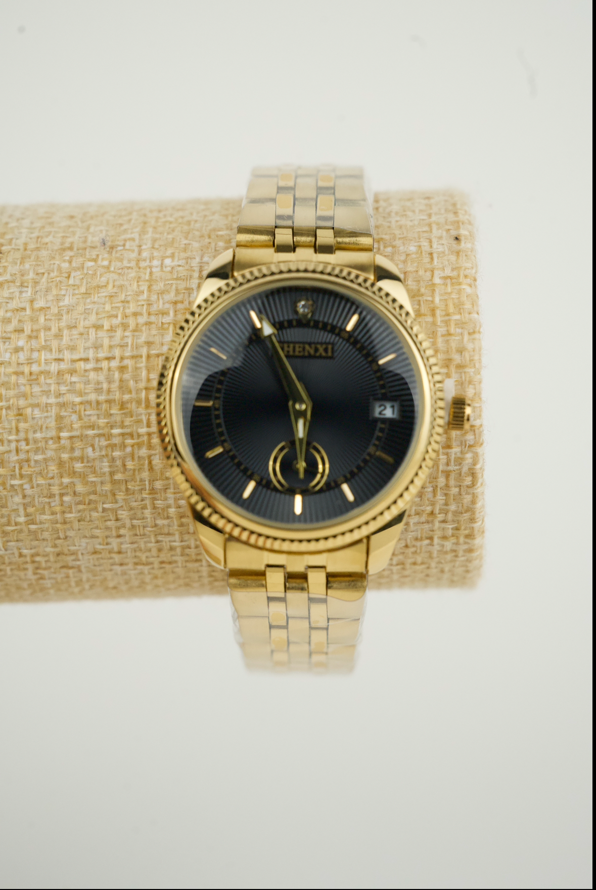 This is a gold-tone Chenxi  men's quartz watch with a black dial and date window