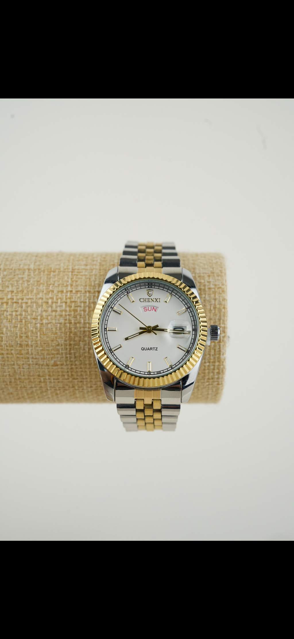 This is a CHENXI men's quartz watch with a two-tone (silver and gold) stainless steel band