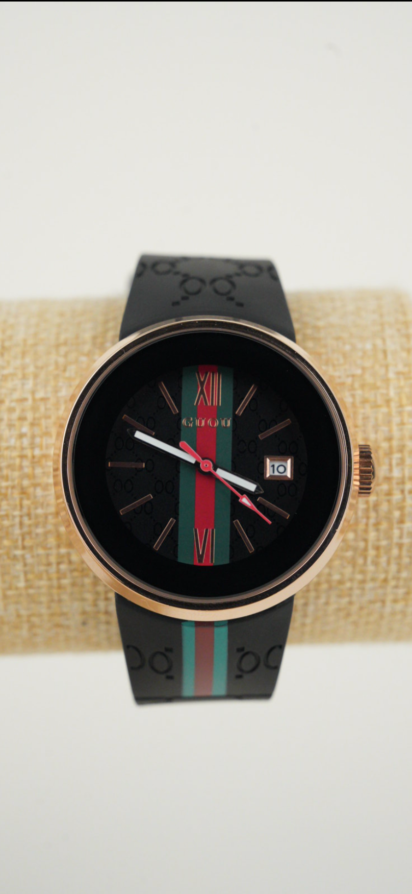 GUOU 8192 quartz watch with a black dial and silicone strap