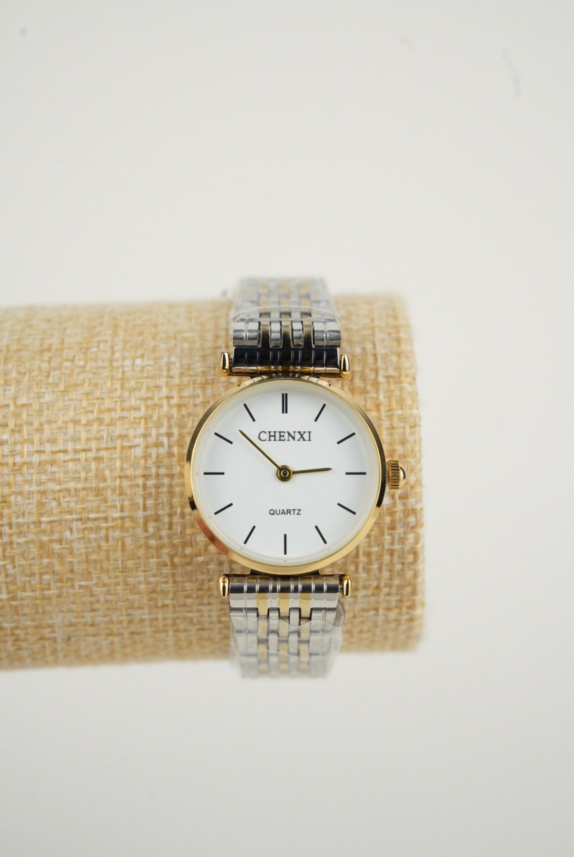 This is a CHENXI 072 quartz watch with a two-tone stainless steel strap and a white dial.